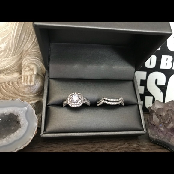 Engagement ring set - Picture 4 of 4